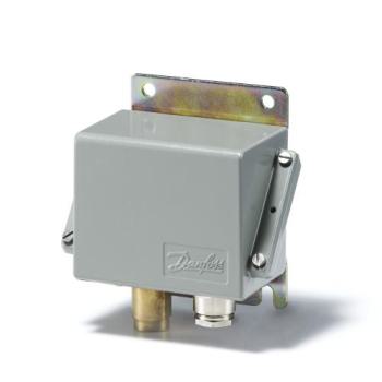  CAS136 Pressure Switch M/8 